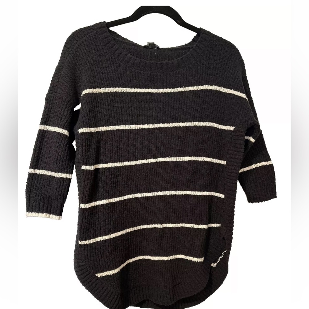 NEW Express Women’s‎ Sweater Black And White, Size Small